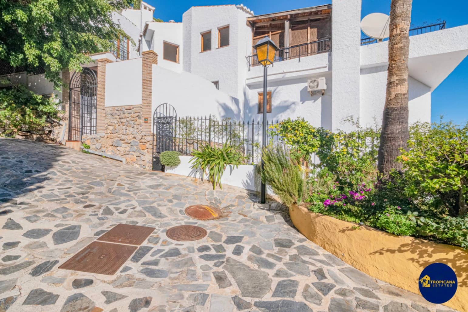 2 sovrum Radhus till salu i La Herradura med pool - 325 000 € (Ref: 9471485)