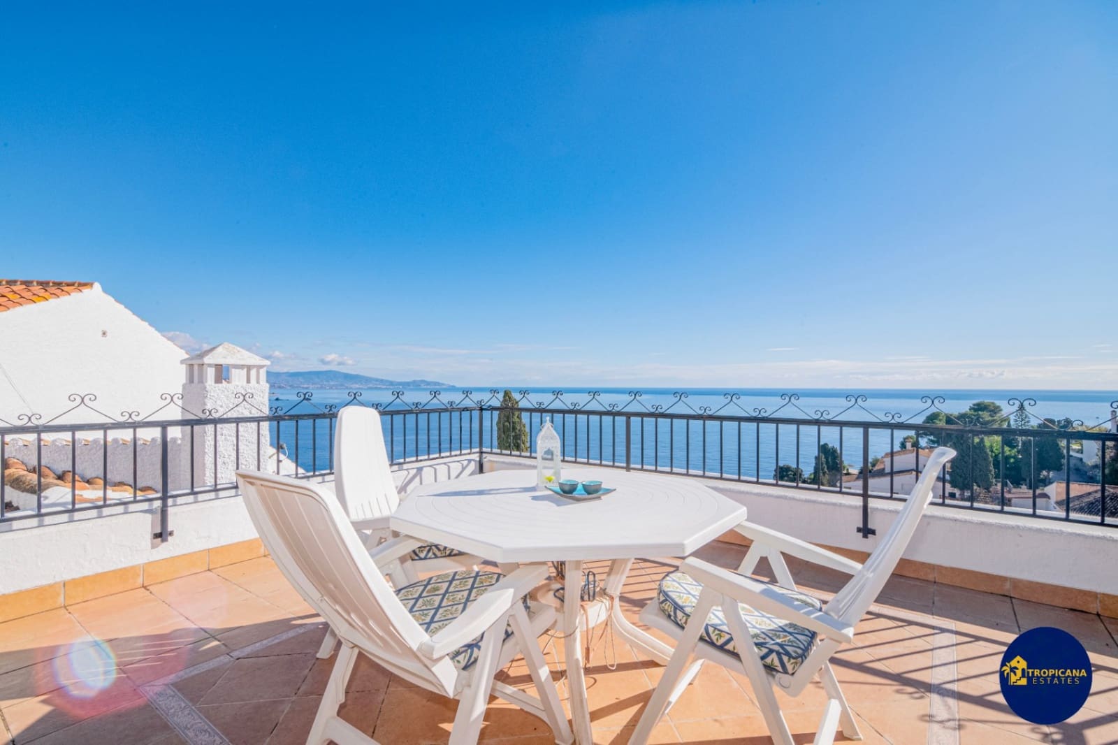 2 sovrum Radhus till salu i La Herradura med pool - 325 000 € (Ref: 9471485)