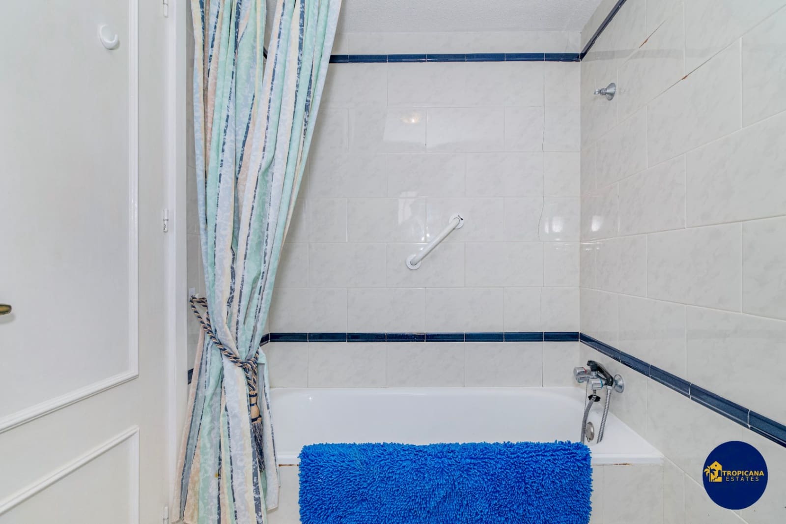 2 sovrum Radhus till salu i La Herradura med pool - 325 000 € (Ref: 9471485)