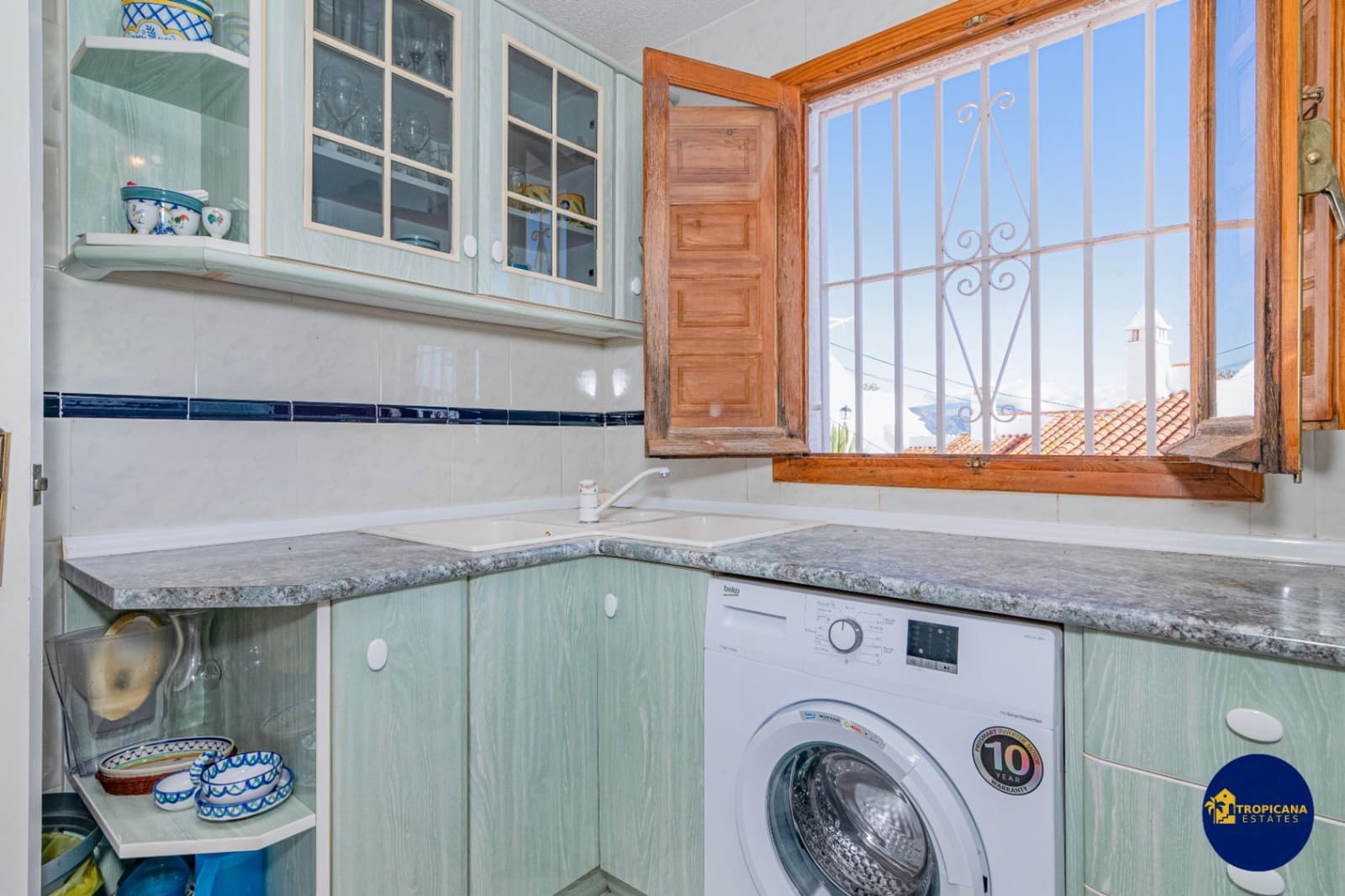 2 sovrum Radhus till salu i La Herradura med pool - 325 000 € (Ref: 9471485)