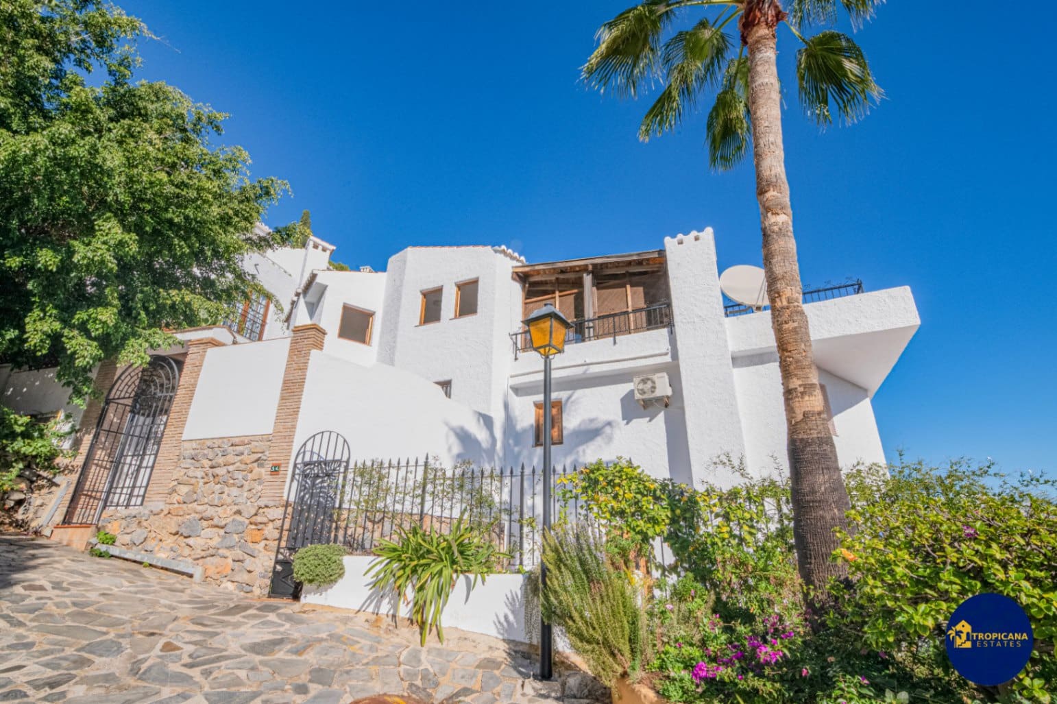 2 sovrum Radhus till salu i La Herradura med pool - 325 000 € (Ref: 9471485)