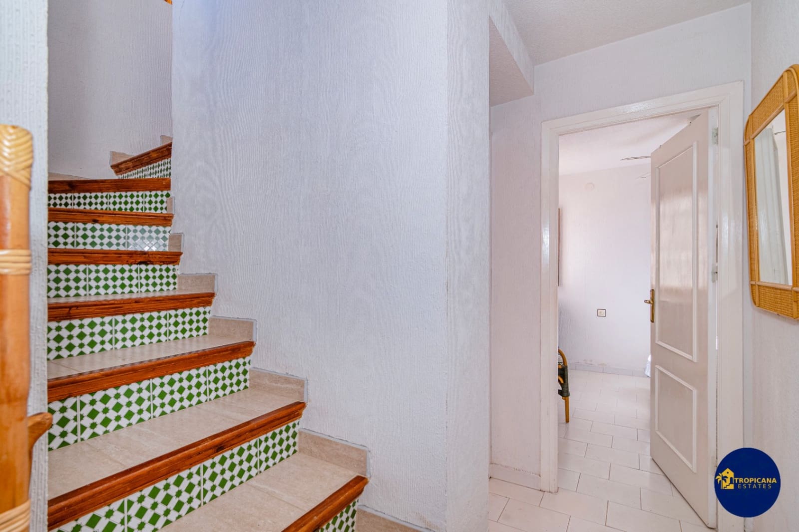 2 sovrum Radhus till salu i La Herradura med pool - 325 000 € (Ref: 9471485)