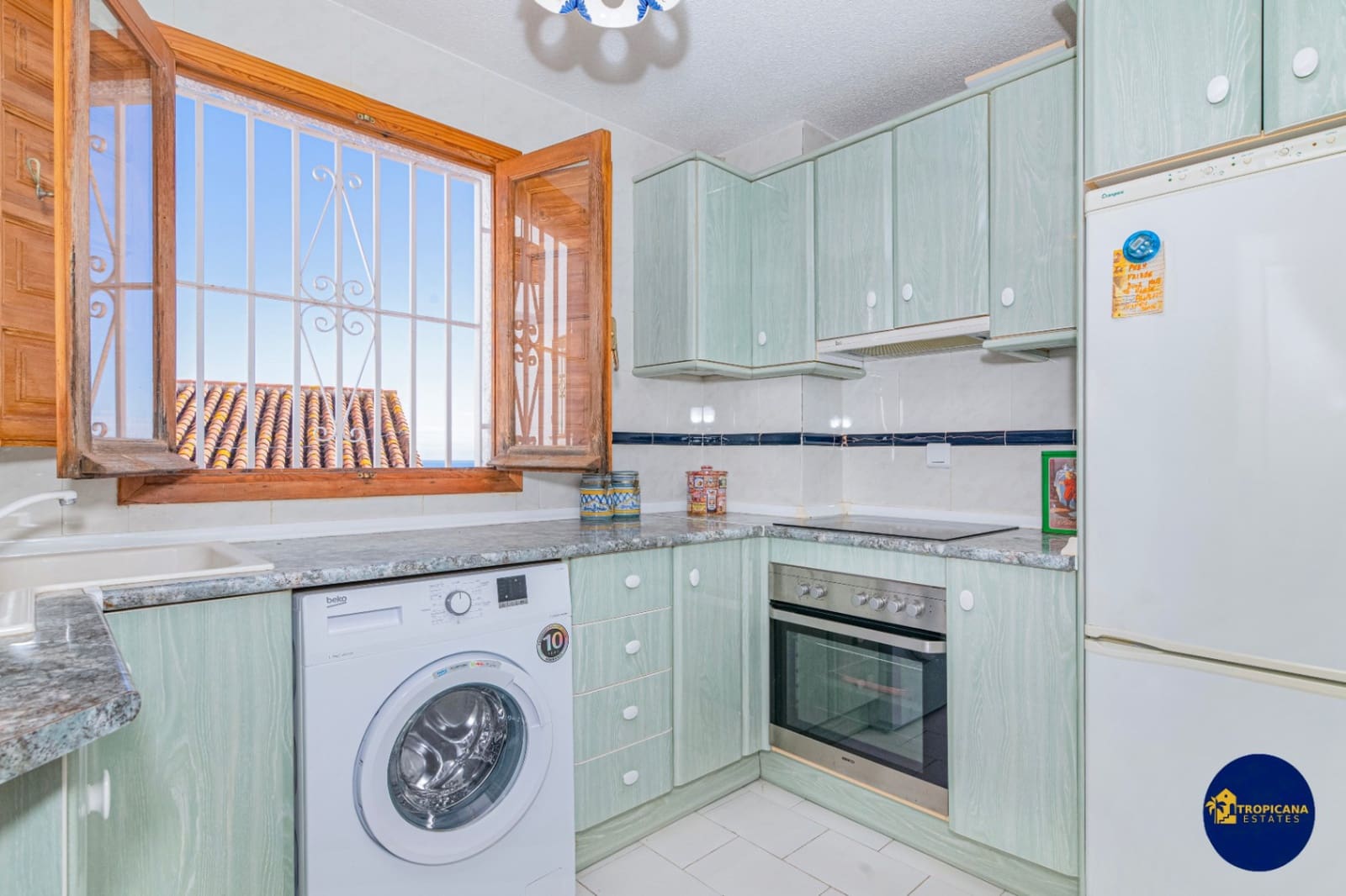 2 sovrum Radhus till salu i La Herradura med pool - 325 000 € (Ref: 9471485)