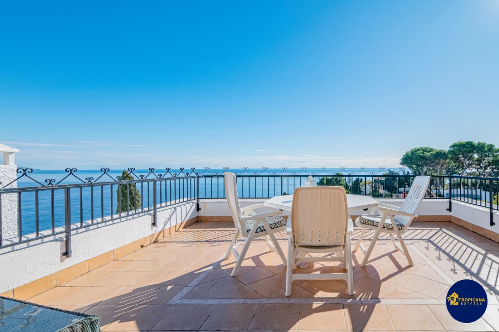 2 sovrum Radhus till salu i La Herradura med pool - 325 000 € (Ref: 9471485)