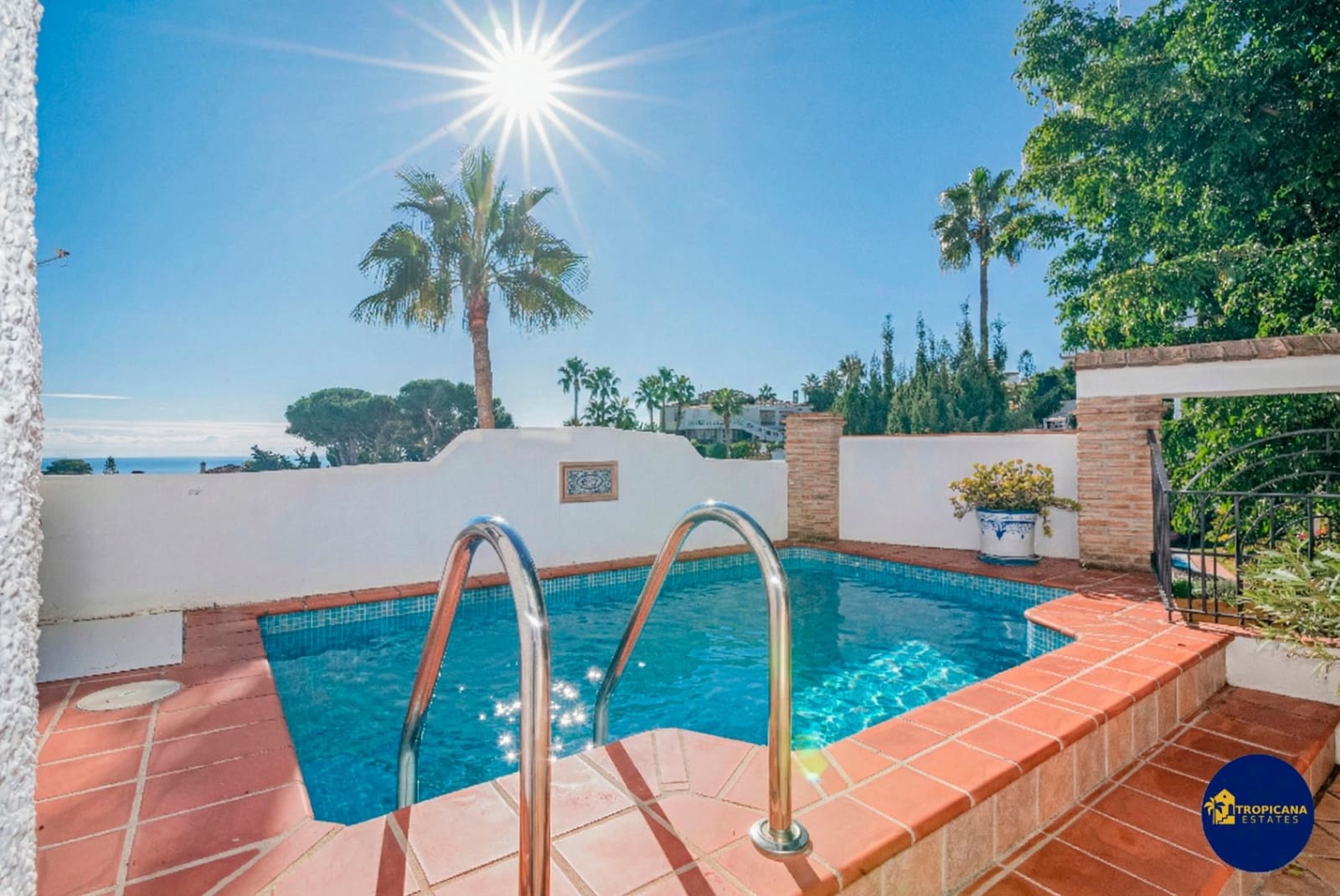 2 sovrum Radhus till salu i La Herradura med pool - 325 000 € (Ref: 9471485)