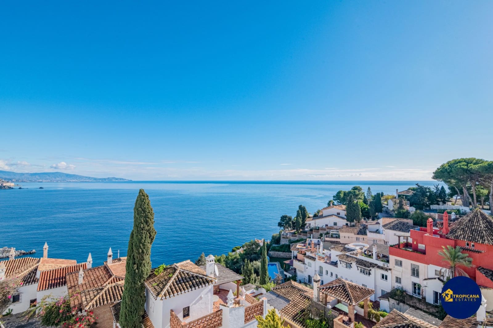 2 sovrum Radhus till salu i La Herradura med pool - 325 000 € (Ref: 9471485)