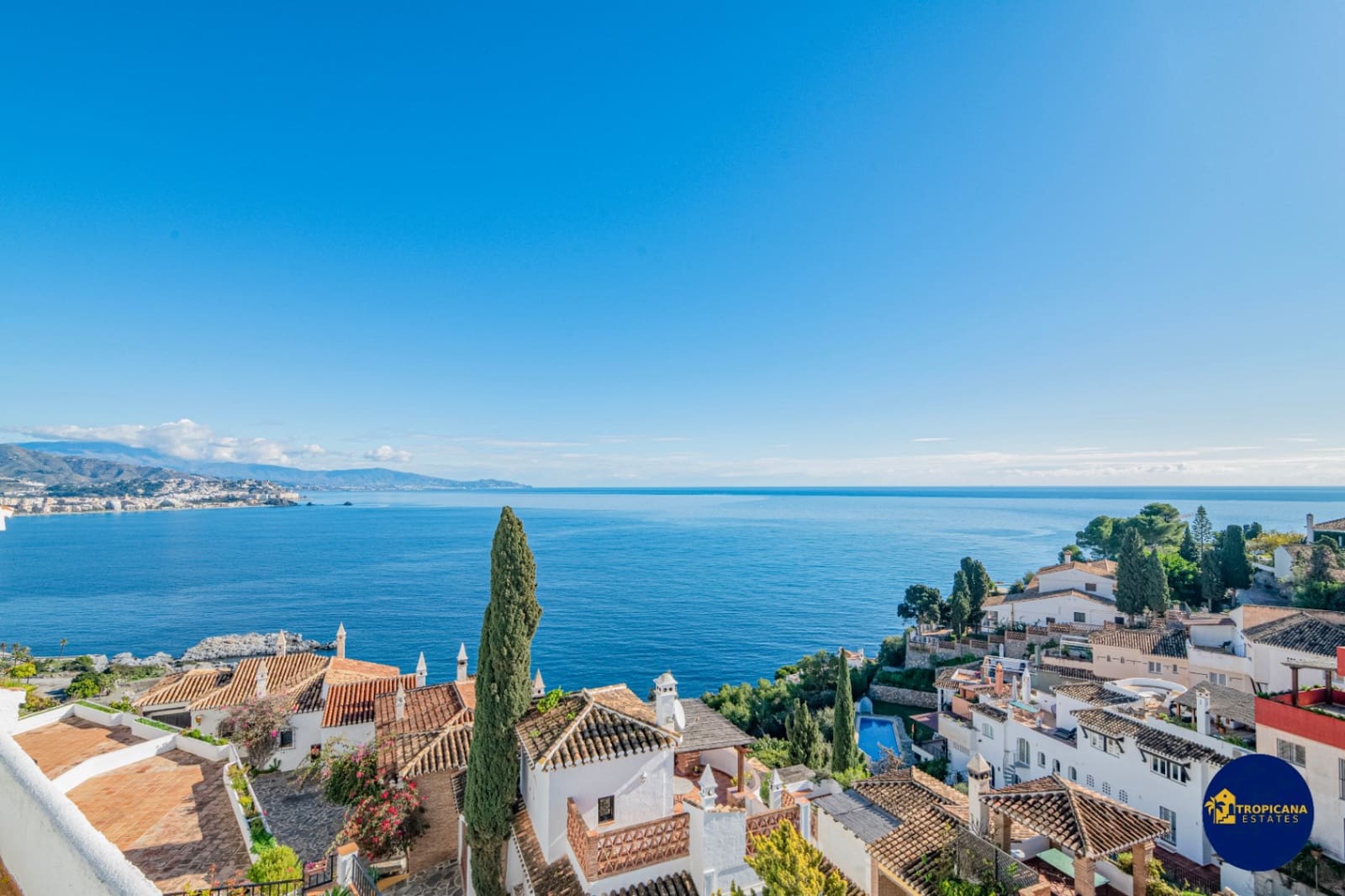 2 sovrum Radhus till salu i La Herradura med pool - 325 000 € (Ref: 9471485)