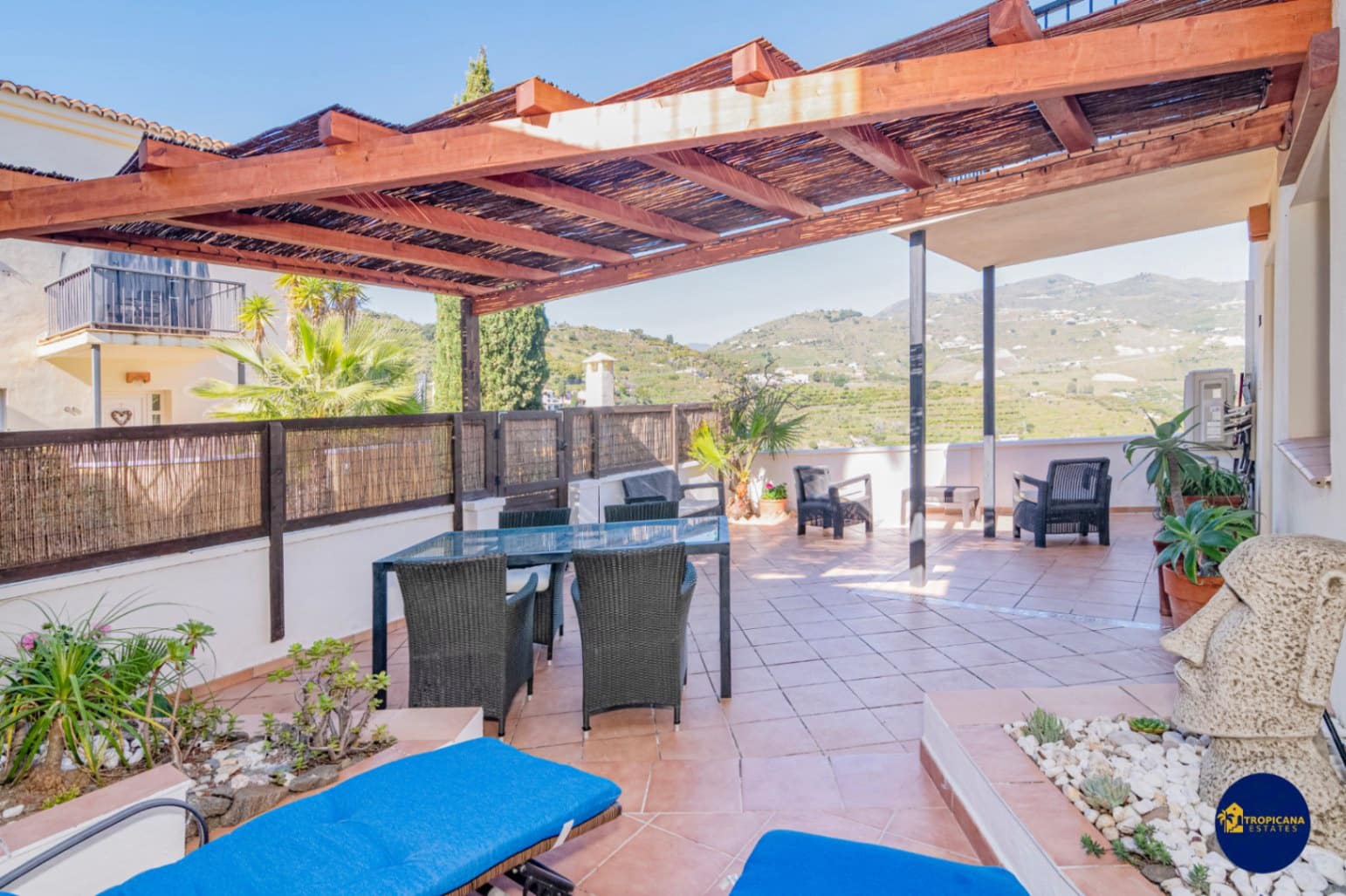 4 makuuhuone Rivitalo myytävänä paikassa Almunecar mukana uima-altaan 
autotalli - 329 000 € (Ref: 9627067)