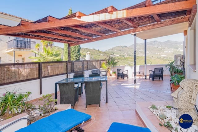 4 makuuhuone Rivitalo myytävänä paikassa Almuñécar mukana uima-altaan 
autotalli - 329 000 € (Ref: 9627067)