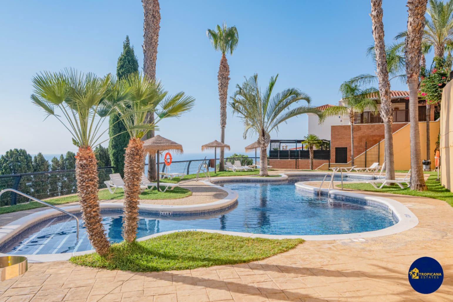 4 makuuhuone Rivitalo myytävänä paikassa Almunecar mukana uima-altaan 
autotalli - 329 000 € (Ref: 9627067)