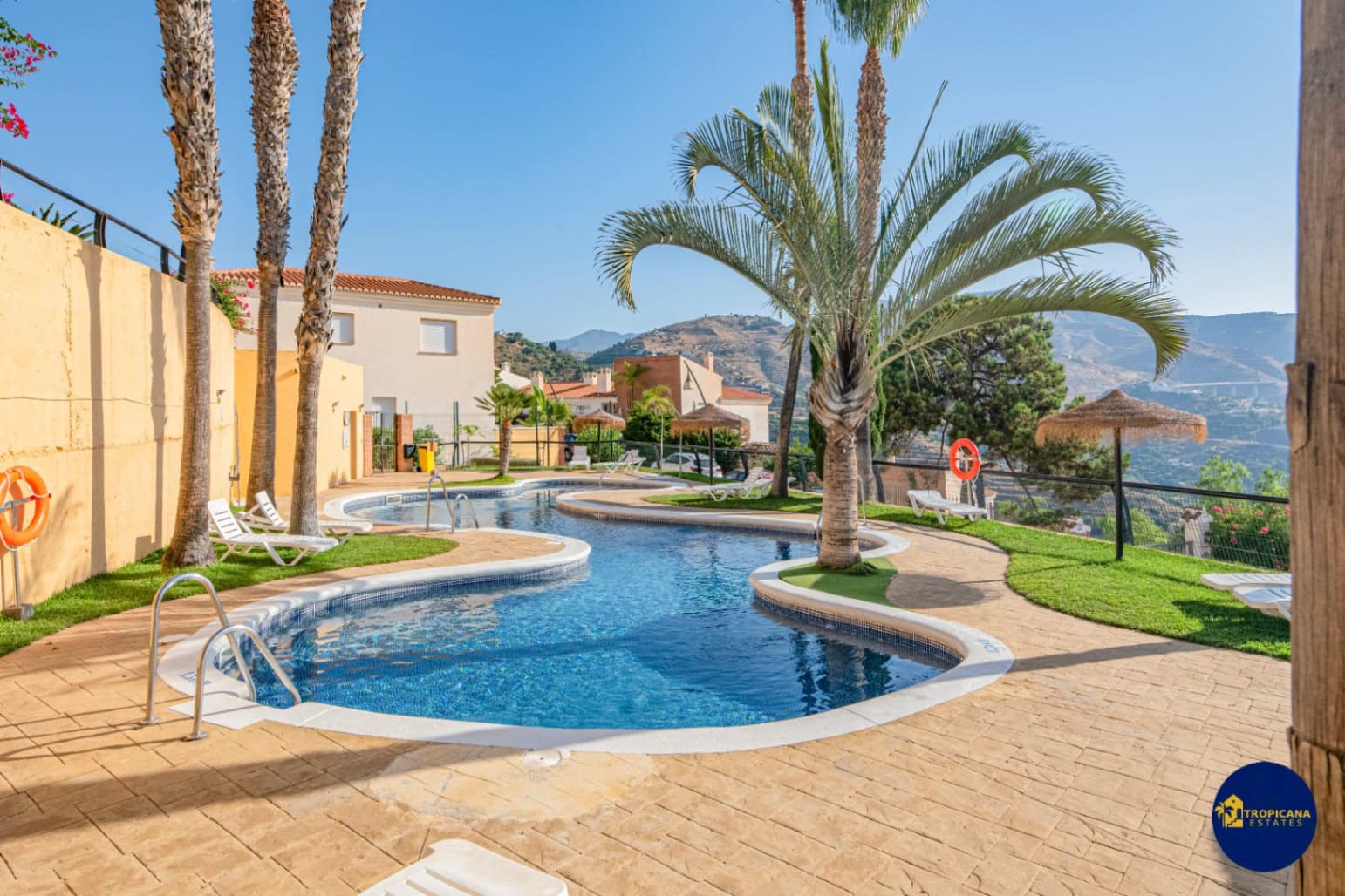 4 makuuhuone Rivitalo myytävänä paikassa Almunecar mukana uima-altaan 
autotalli - 329 000 € (Ref: 9627067)