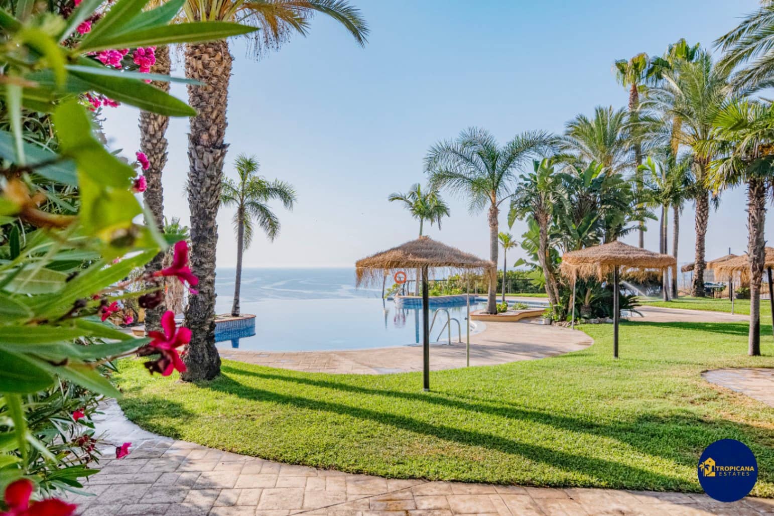 4 makuuhuone Rivitalo myytävänä paikassa Almunecar mukana uima-altaan 
autotalli - 329 000 € (Ref: 9627067)