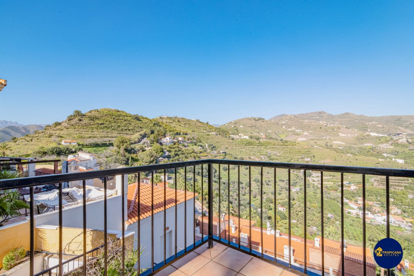 4 makuuhuone Rivitalo myytävänä paikassa Almunecar mukana uima-altaan 
autotalli - 329 000 € (Ref: 9627067)