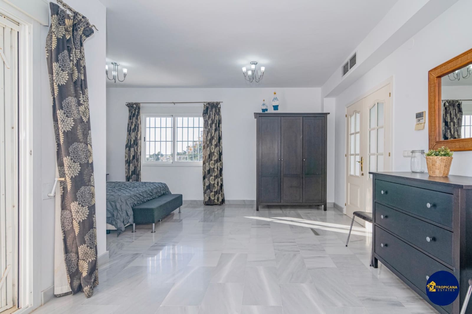 4 soveværelse Villa til salg i Almunecar med swimmingpool garage - € 695.000 (Ref: 9627068)