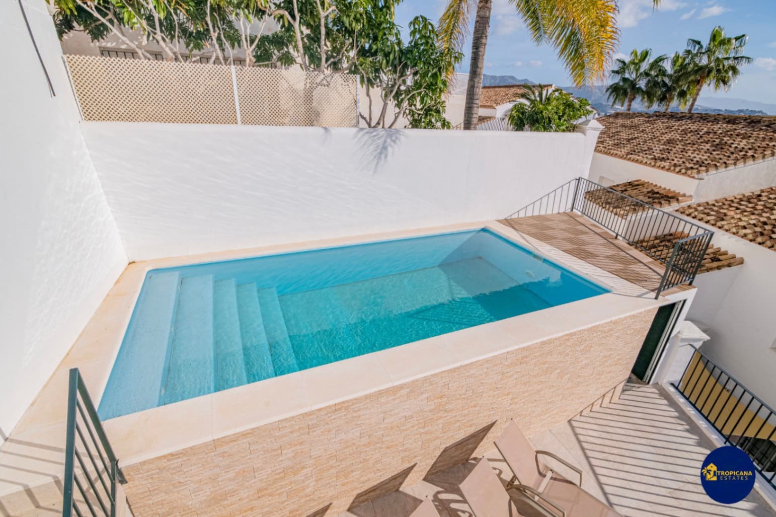 4 soveværelse Villa til salg i Almunecar med swimmingpool garage - € 695.000 (Ref: 9627068)