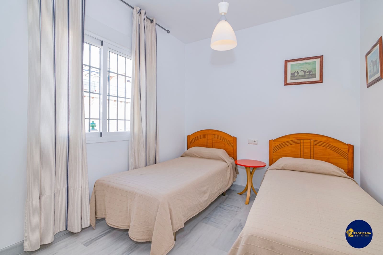 4 soveværelse Villa til salg i Almunecar med swimmingpool garage - € 695.000 (Ref: 9627068)