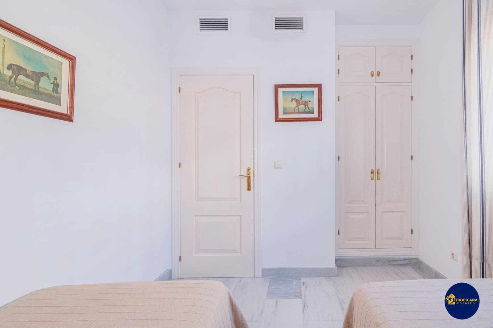 4 soveværelse Villa til salg i Almunecar med swimmingpool garage - € 695.000 (Ref: 9627068)