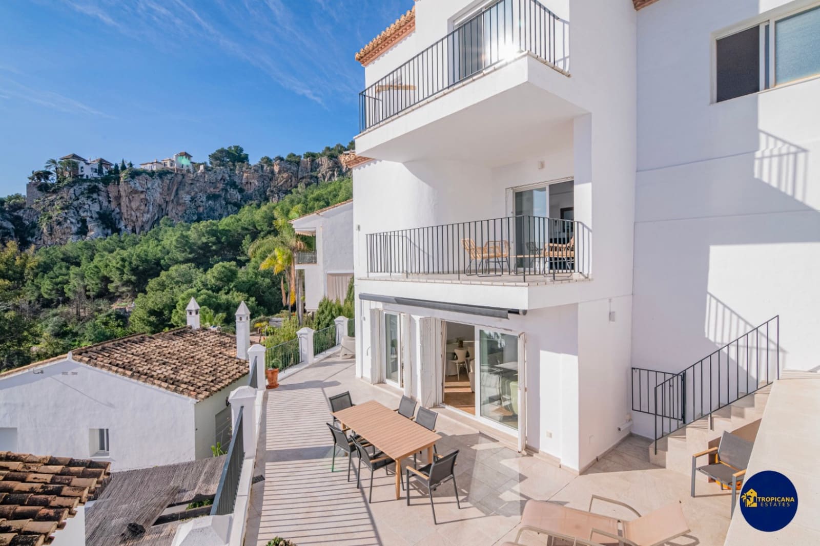 4 soveværelse Villa til salg i Almunecar med swimmingpool garage - € 695.000 (Ref: 9627068)