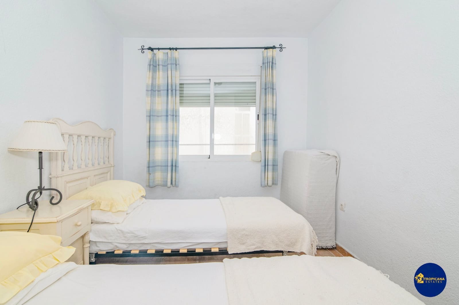 2 bedroom Apartment for sale in La Herradura - € 340,000 (Ref: 9627069)