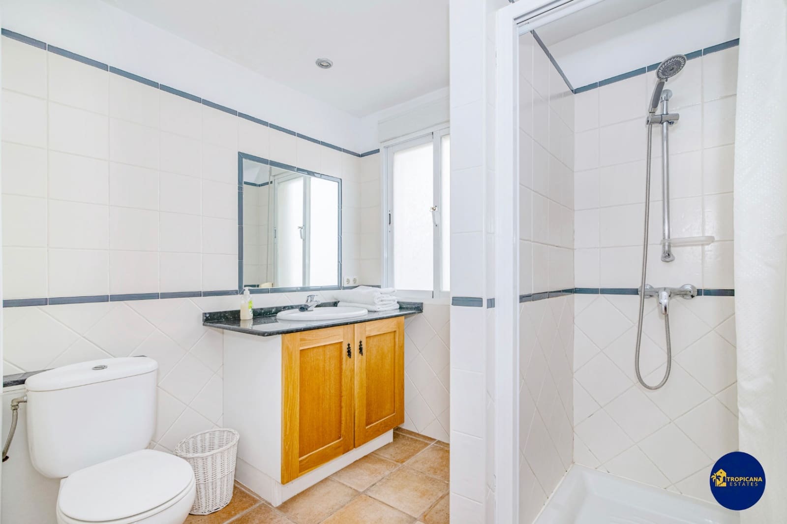 2 bedroom Apartment for sale in La Herradura - € 340,000 (Ref: 9627069)