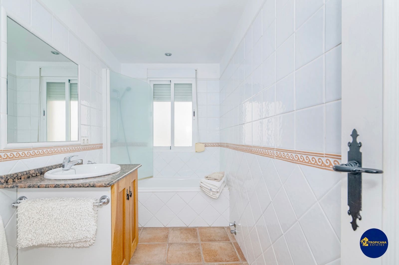 2 bedroom Apartment for sale in La Herradura - € 340,000 (Ref: 9627069)