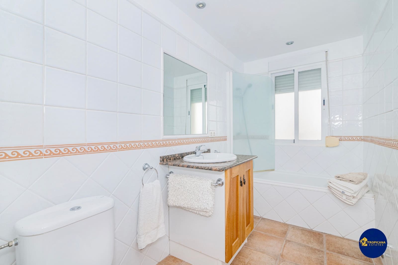 2 bedroom Apartment for sale in La Herradura - € 340,000 (Ref: 9627069)