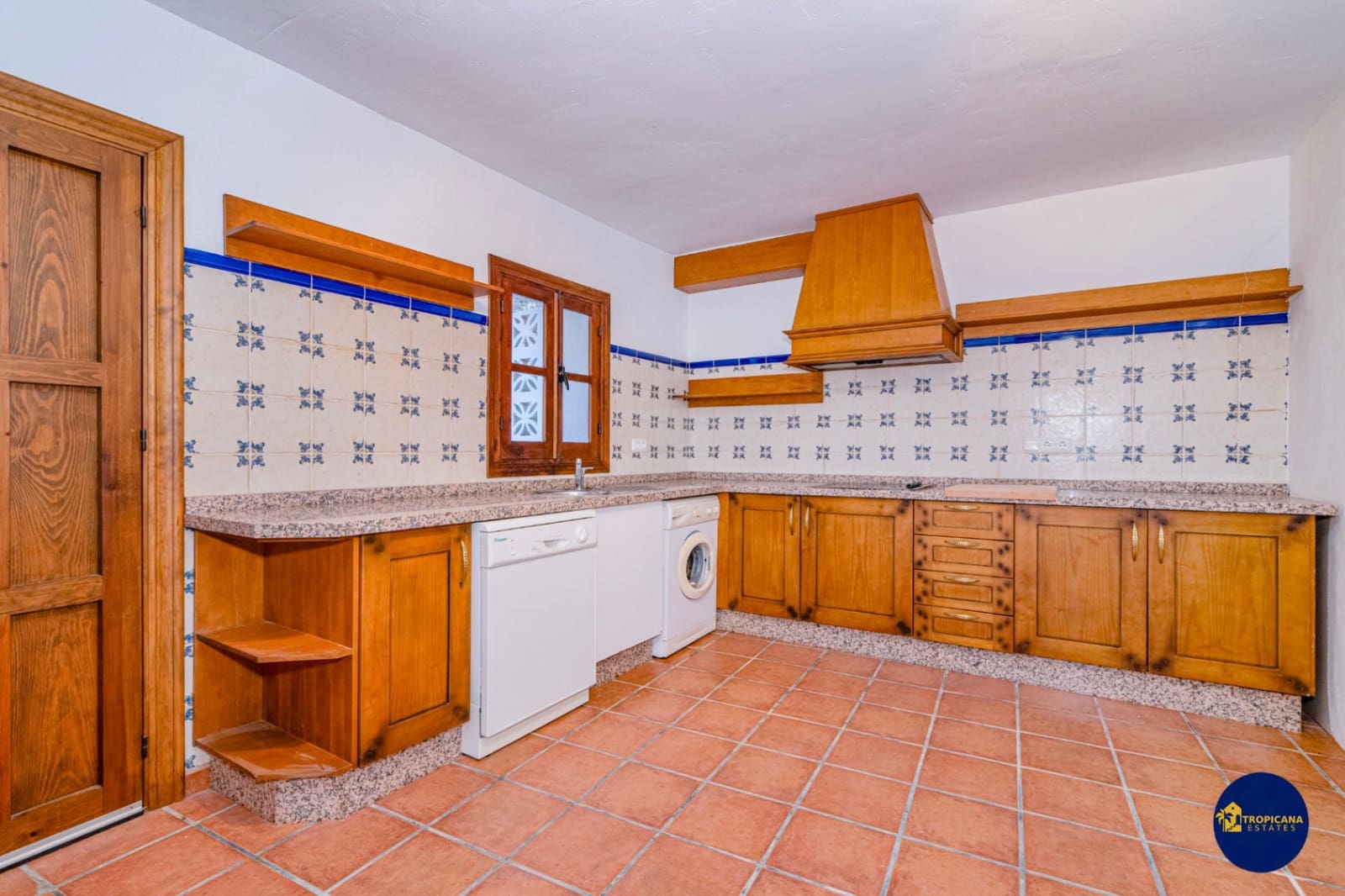 12 bedroom Finca/Country House for sale in Almunecar with pool garage - € 639,000 (Ref: 9731553)