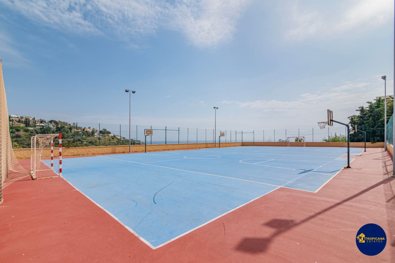 3 sypialnia Apartament na sprzedaż w Almunecar z basenem garażem - 279 000 € (Ref: 9758229)