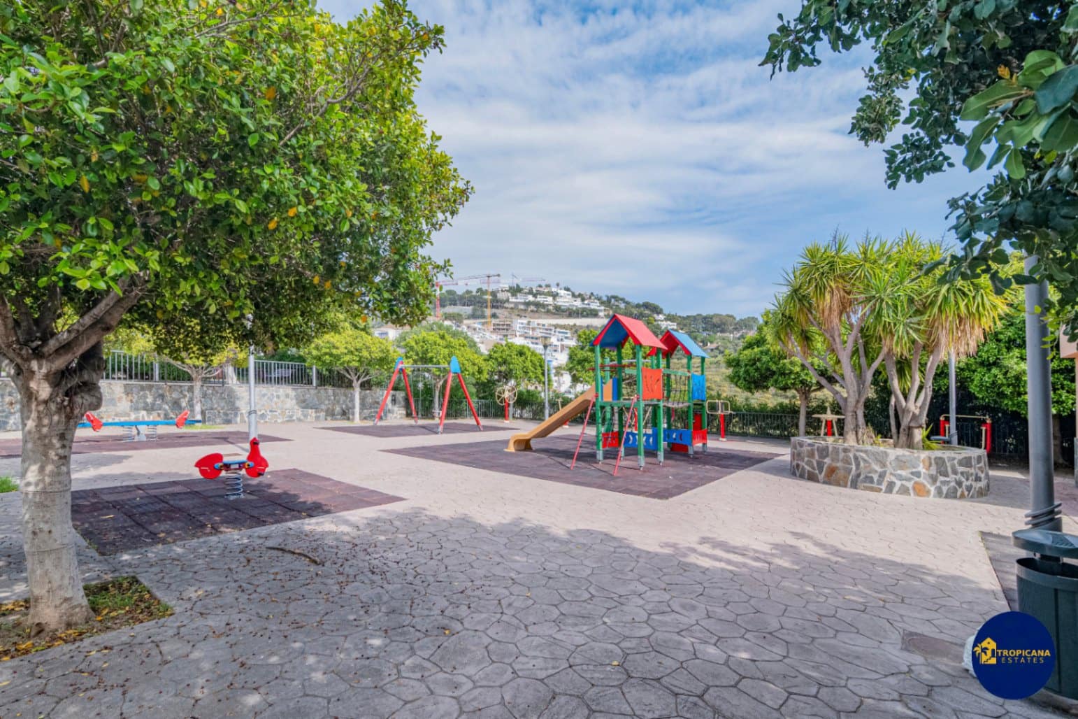 3 sypialnia Apartament na sprzedaż w Almunecar z basenem garażem - 279 000 € (Ref: 9758229)