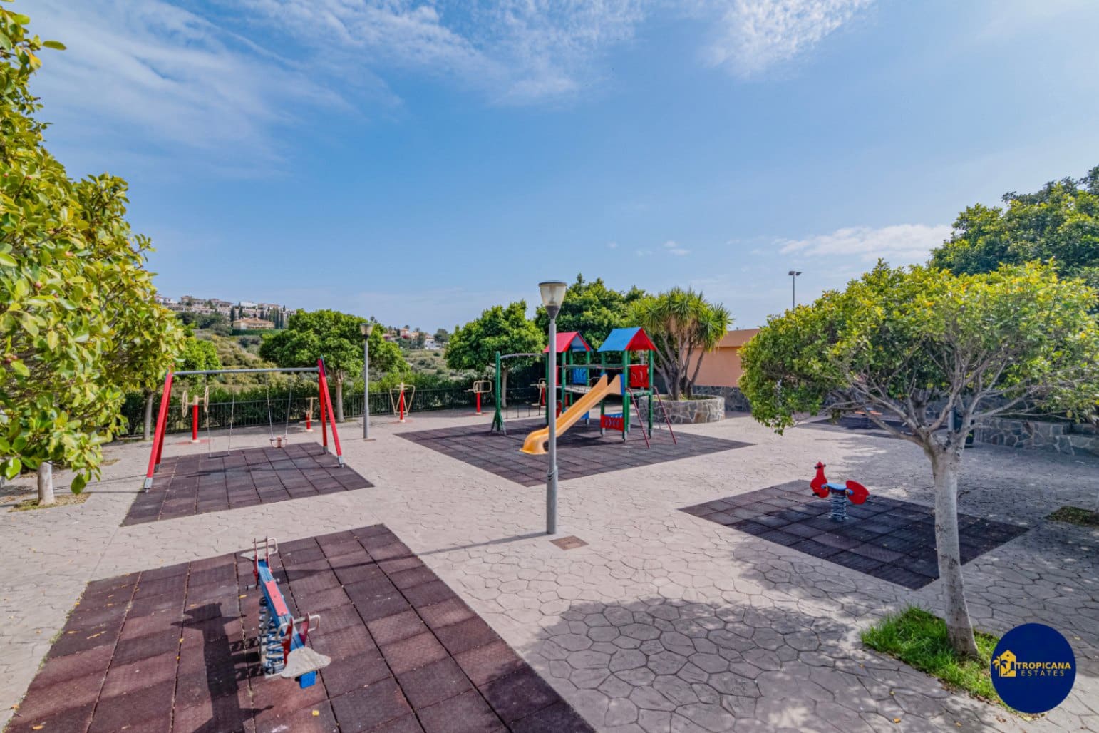 3 sypialnia Apartament na sprzedaż w Almunecar z basenem garażem - 279 000 € (Ref: 9758229)