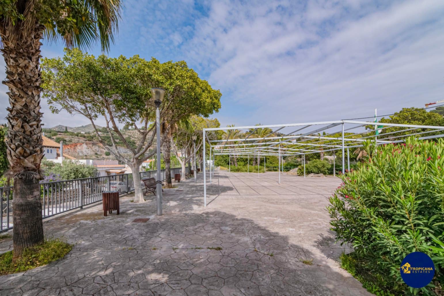 3 sypialnia Apartament na sprzedaż w Almunecar z basenem garażem - 279 000 € (Ref: 9758229)