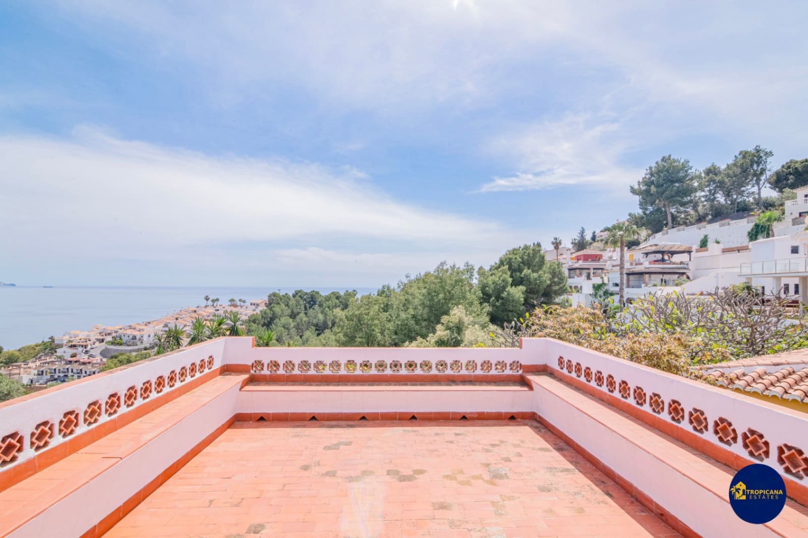 2 bedroom Villa for sale in Almunecar with pool garage - € 525,000 (Ref: 9816229)
