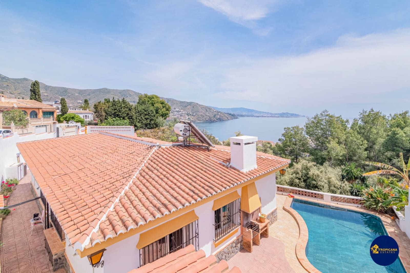 2 bedroom Villa for sale in Almunecar with pool garage - € 525,000 (Ref: 9816229)