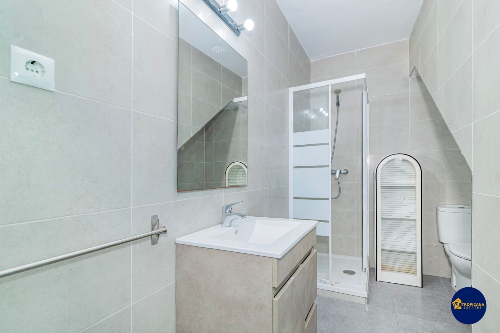 4 bedroom Terraced Villa for sale in Almunecar - € 239,000 (Ref: 9862442)