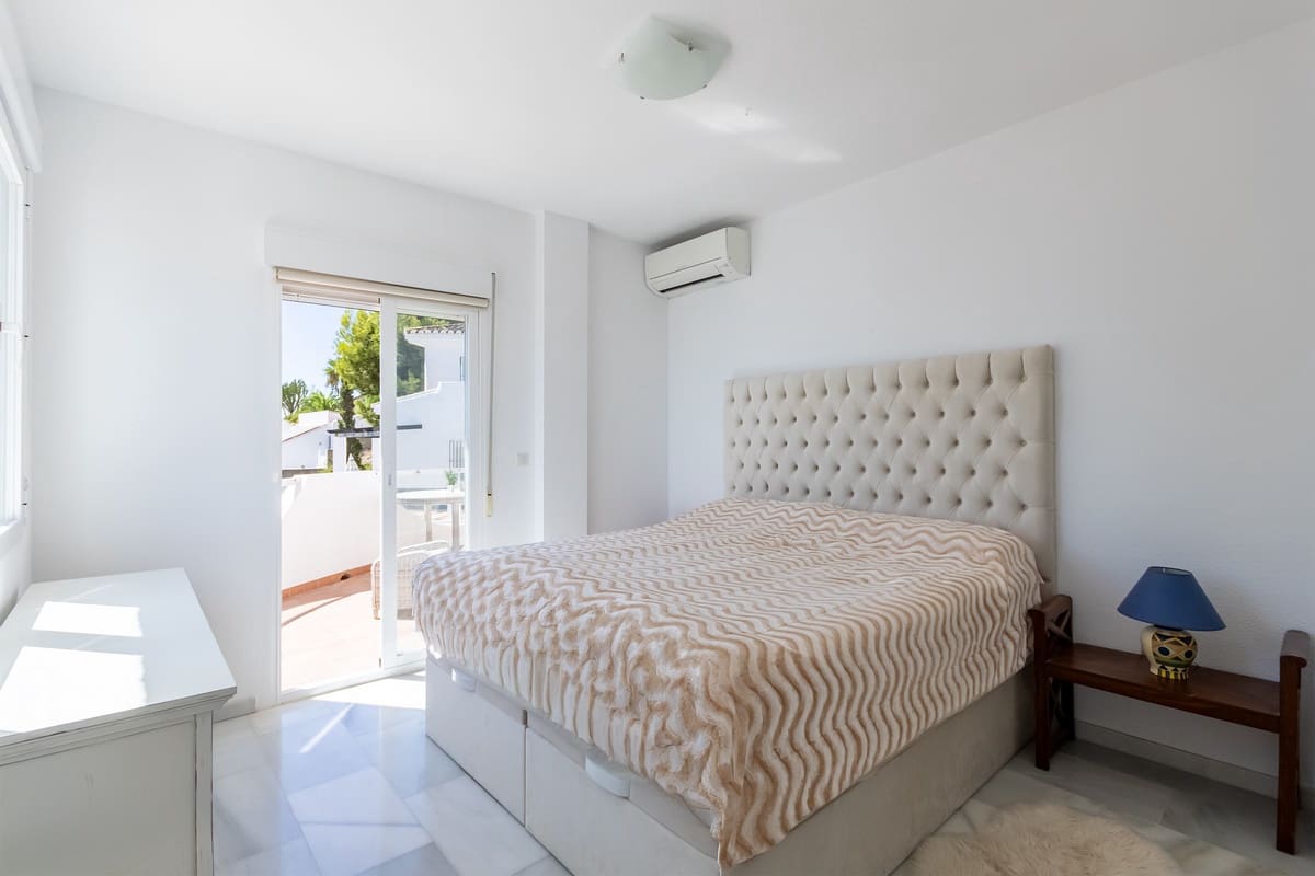 2 sypialnia Willa na sprzedaż w Almunecar z basenem garażem - 565 000 € (Ref: 9956186)