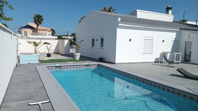 4 bedroom Villa for sale in Cabo Roig, Orihuela with pool - € 695,000 (Ref: 10018167)