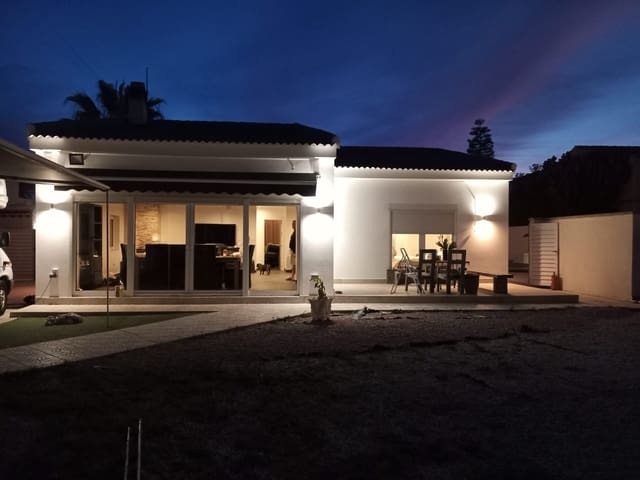 4 bedroom Villa for sale in Cabo Roig, Orihuela with pool - € 695,000 (Ref: 10018167)