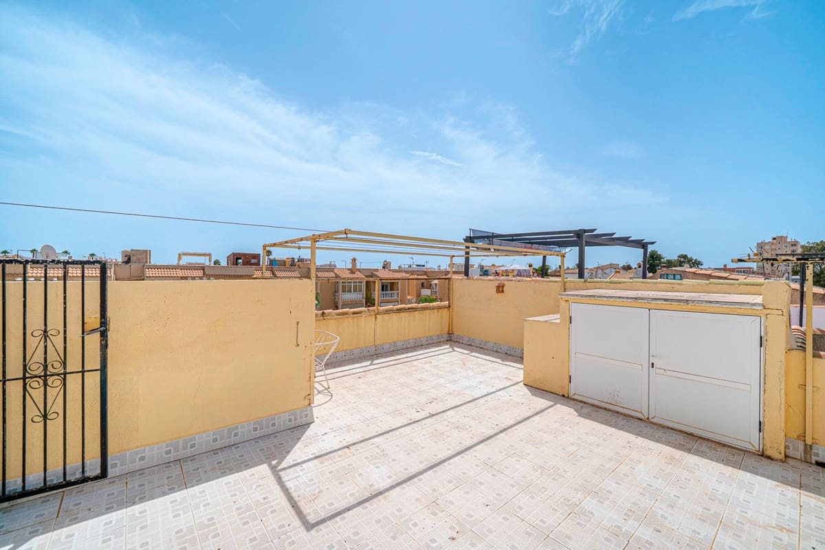 2 soverom Penthouse til salgs i Torrevieja med svømmebasseng garasje - € 129 000 (Ref: 10027698)