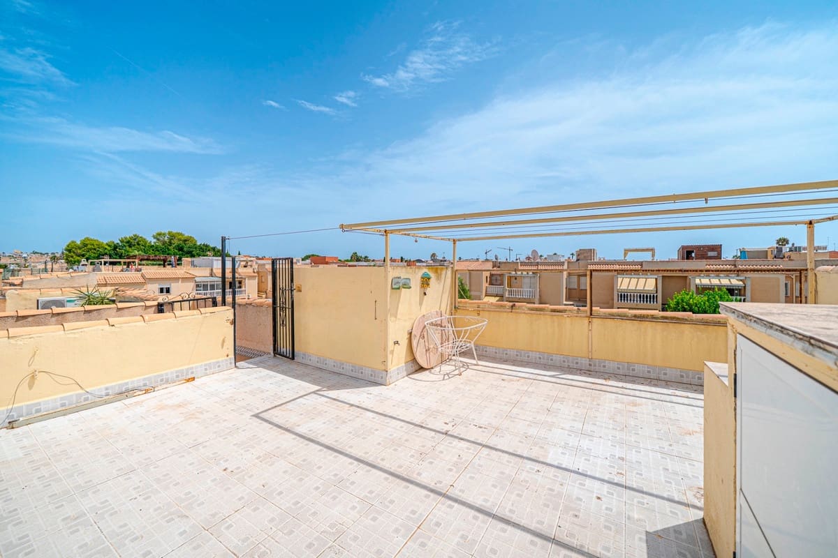 2 soverom Penthouse til salgs i Torrevieja med svømmebasseng garasje - € 129 000 (Ref: 10027698)