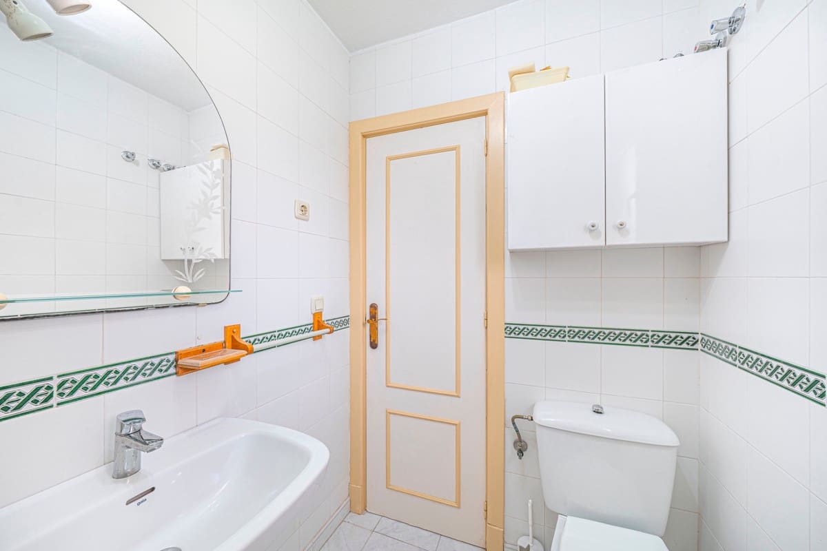 2 soverom Penthouse til salgs i Torrevieja med svømmebasseng garasje - € 129 000 (Ref: 10027698)