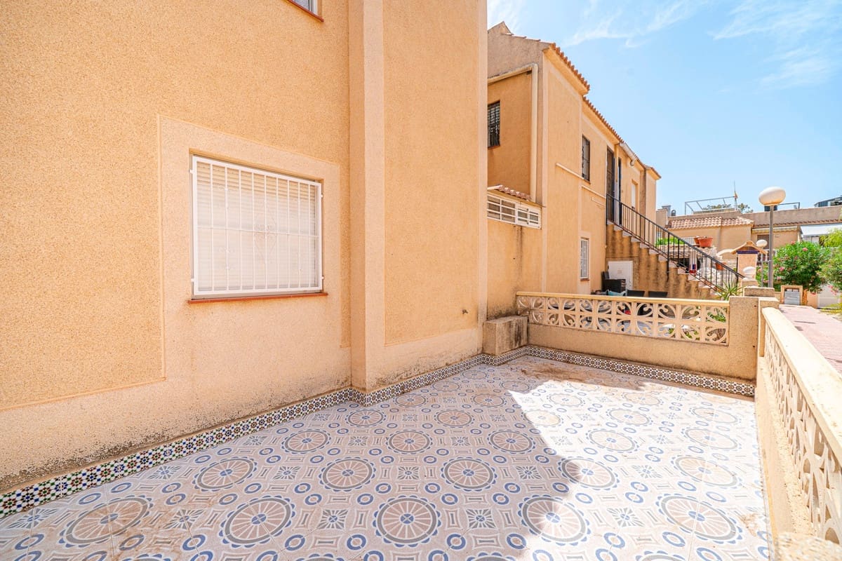 2 soverom Penthouse til salgs i Torrevieja med svømmebasseng garasje - € 129 000 (Ref: 10027698)