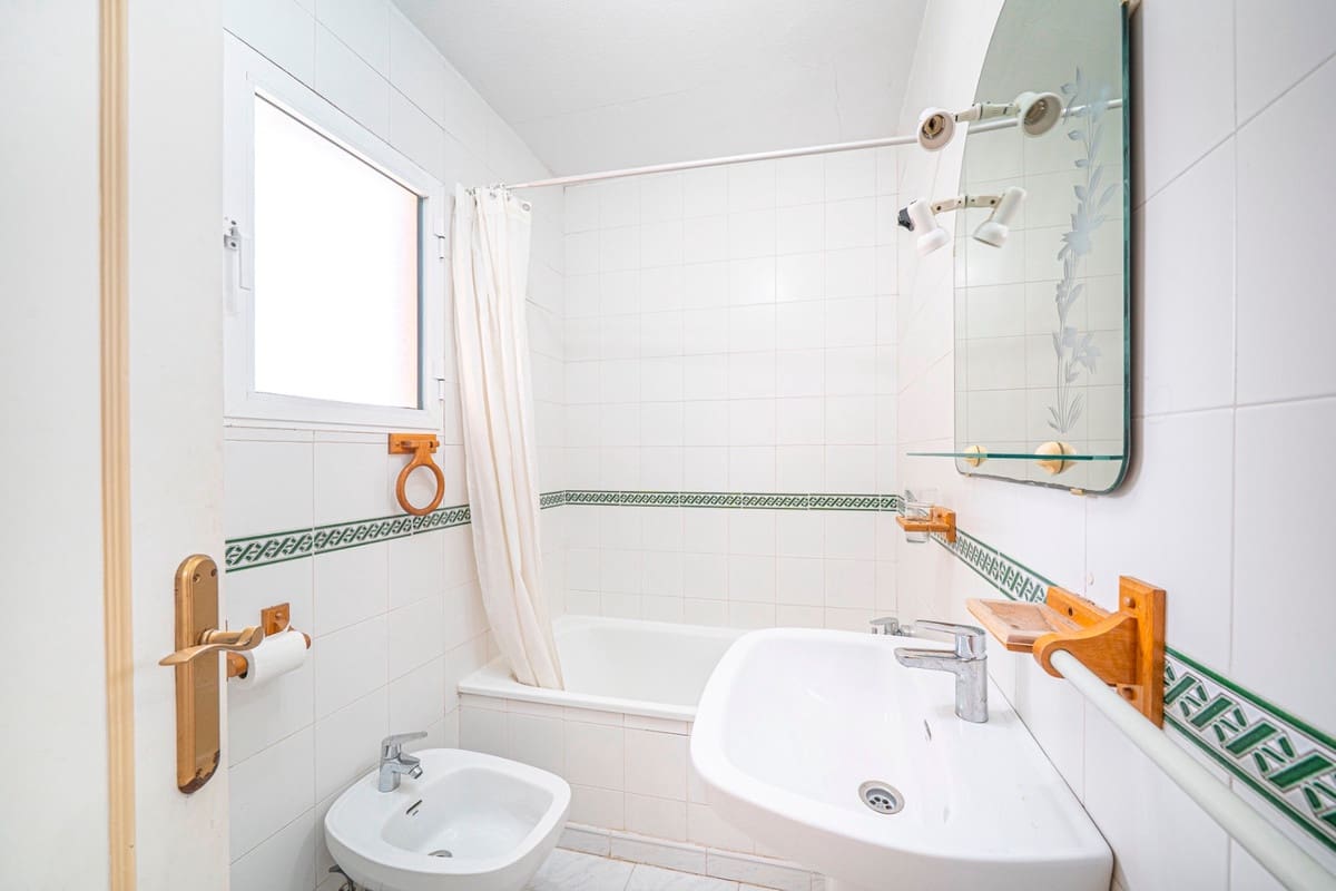 2 soverom Penthouse til salgs i Torrevieja med svømmebasseng garasje - € 129 000 (Ref: 10027698)