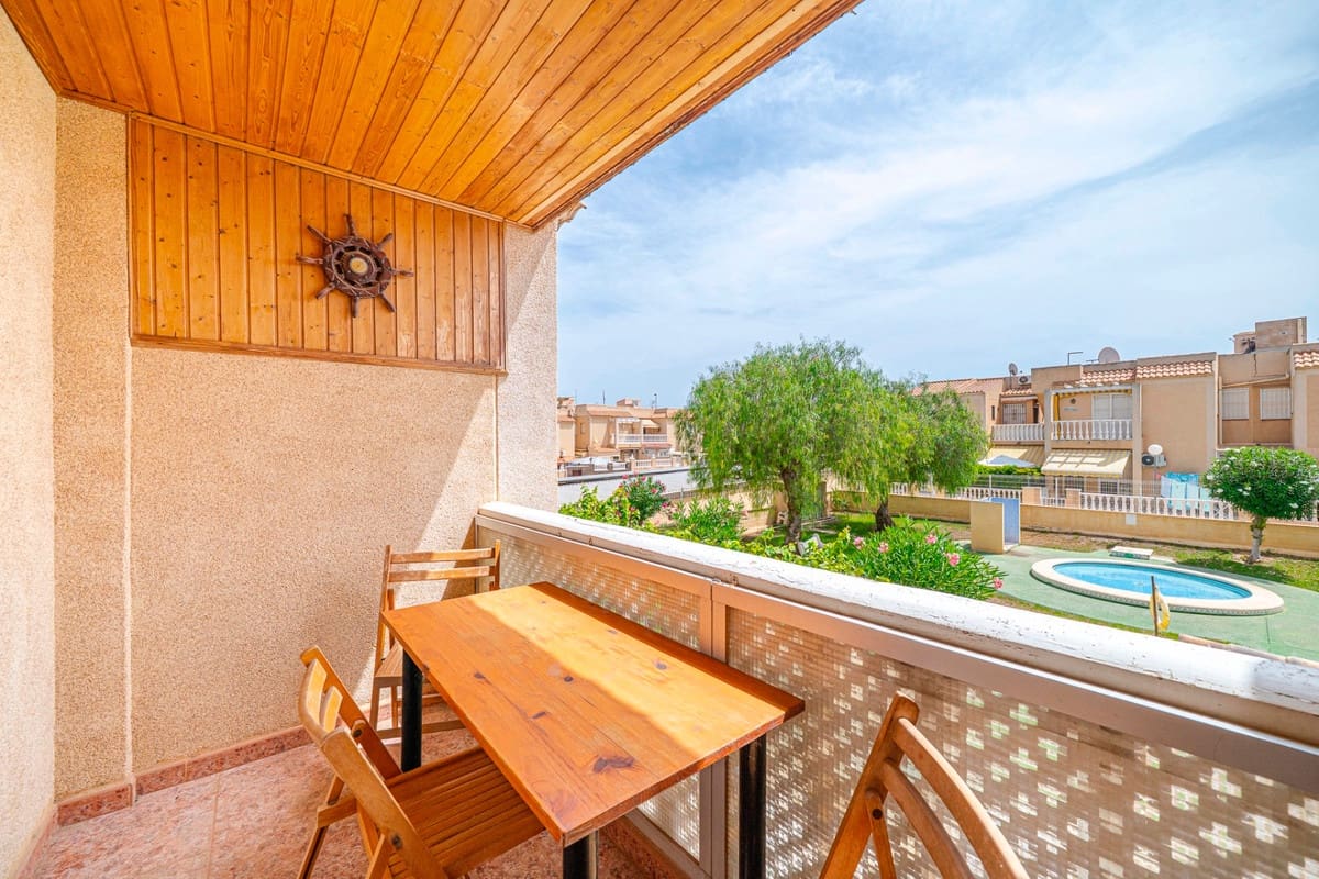 2 soverom Penthouse til salgs i Torrevieja med svømmebasseng garasje - € 129 000 (Ref: 10027698)