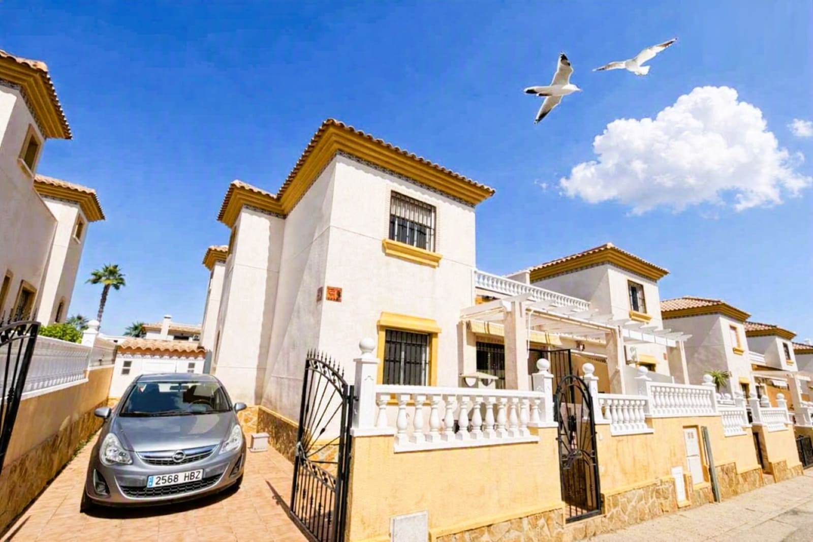 3 bedroom Townhouse for sale in Villamartin with pool garage - € 225,000 (Ref: 10080343)