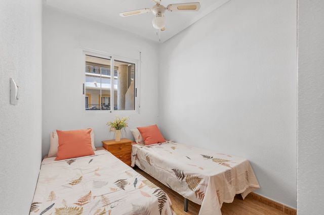 Apartamento de 2 habitaciones en Playa Flamenca, Orihuela en venta con piscina - 142.000 € (Ref: 10118376)