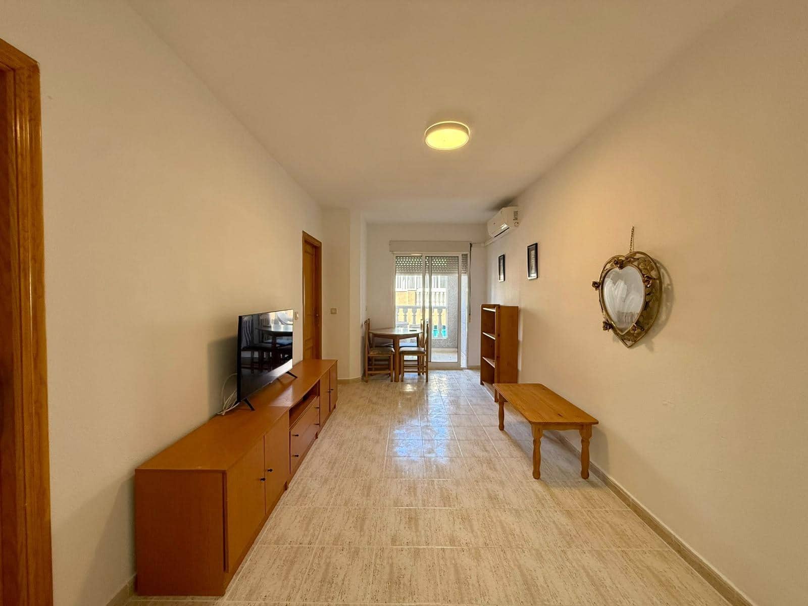Apartamento de 2 habitaciones en Torrevieja en venta con piscina - 140.000 € (Ref: 10118384)