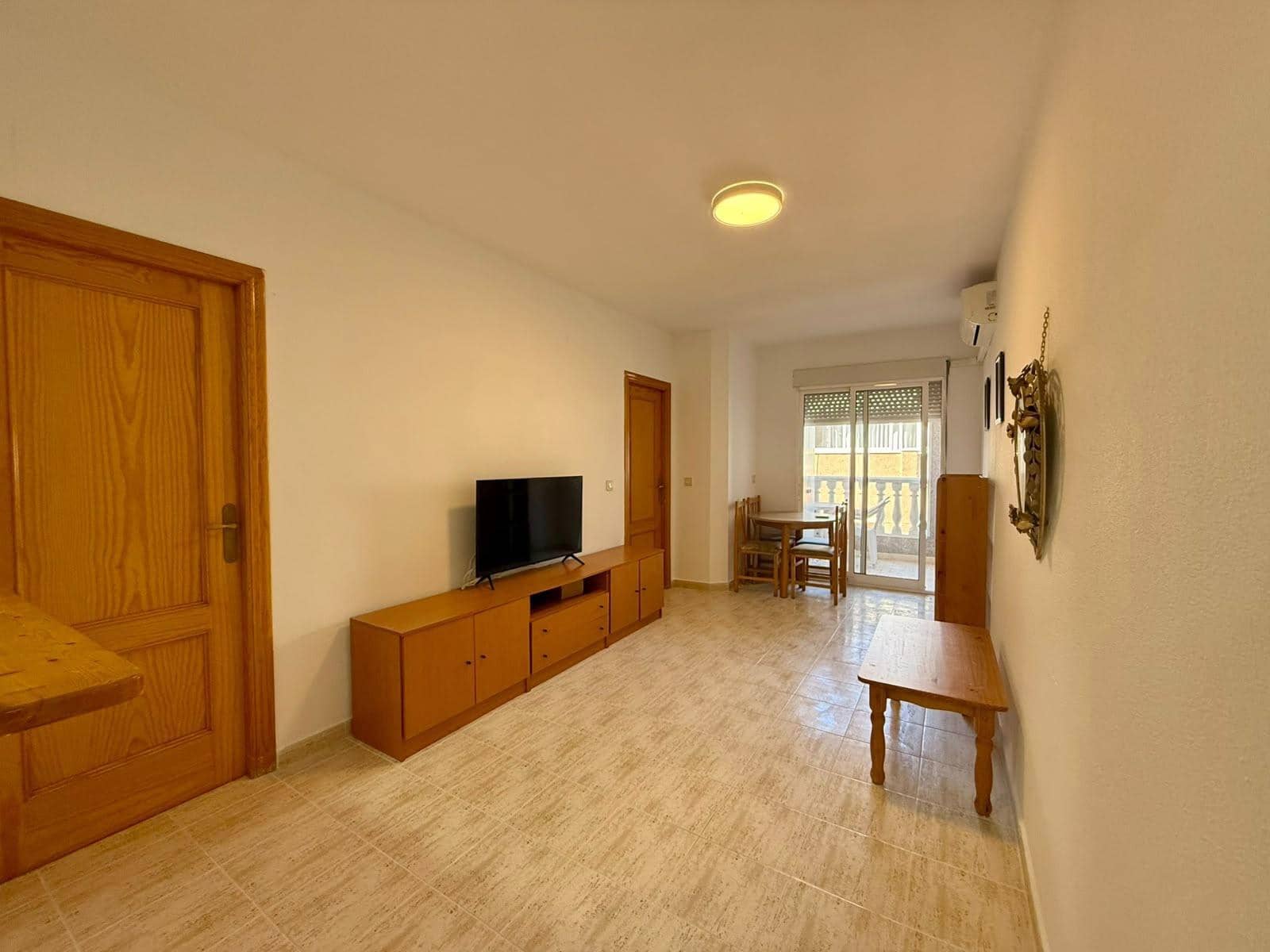 Apartamento de 2 habitaciones en Torrevieja en venta con piscina - 140.000 € (Ref: 10118384)