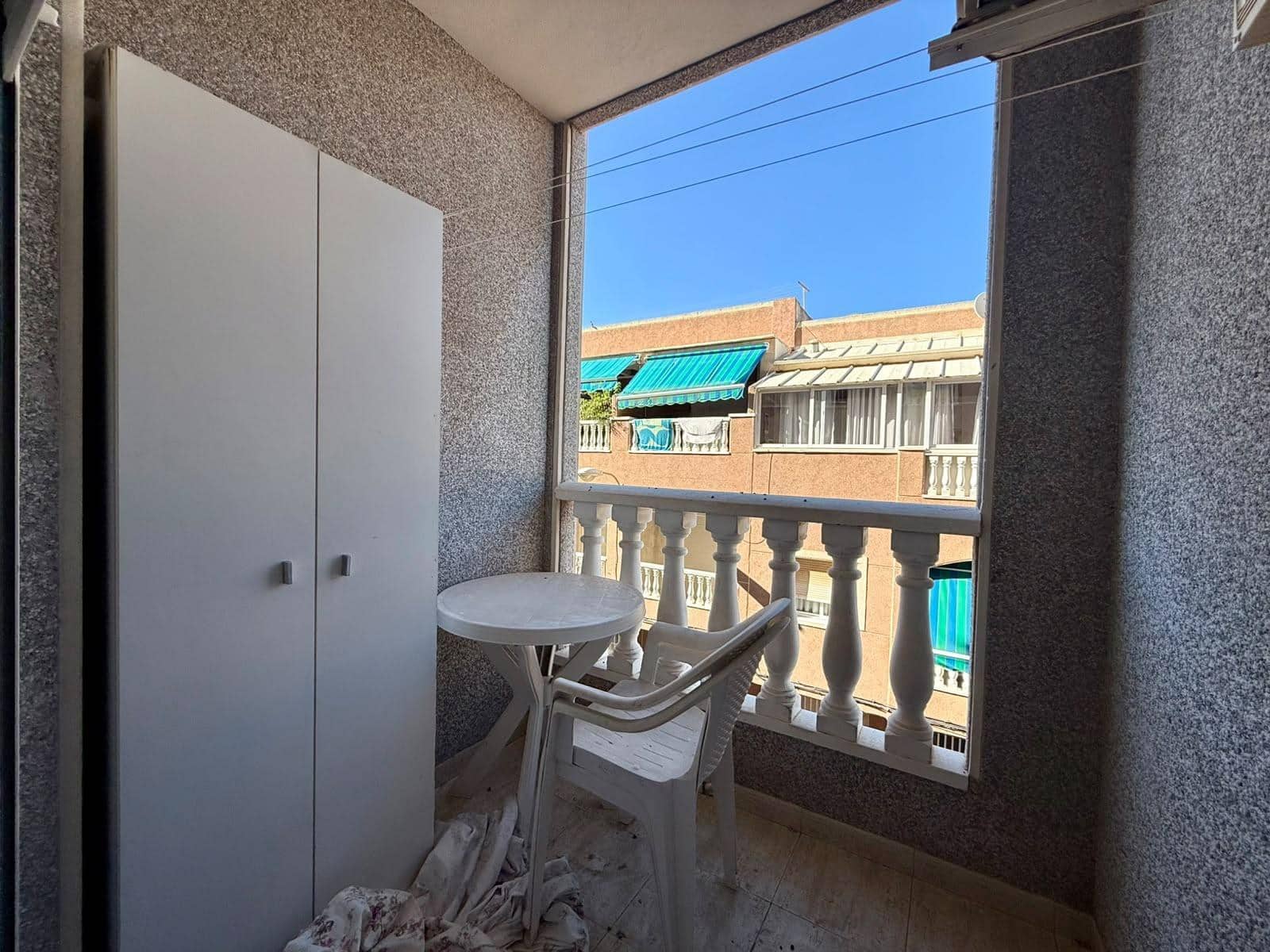 Apartamento de 2 habitaciones en Torrevieja en venta con piscina - 140.000 € (Ref: 10118384)