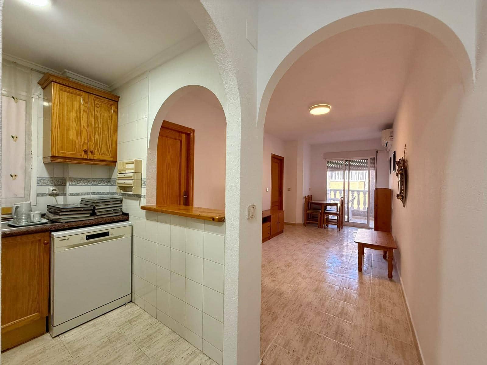 Apartamento de 2 habitaciones en Torrevieja en venta con piscina - 140.000 € (Ref: 10118384)