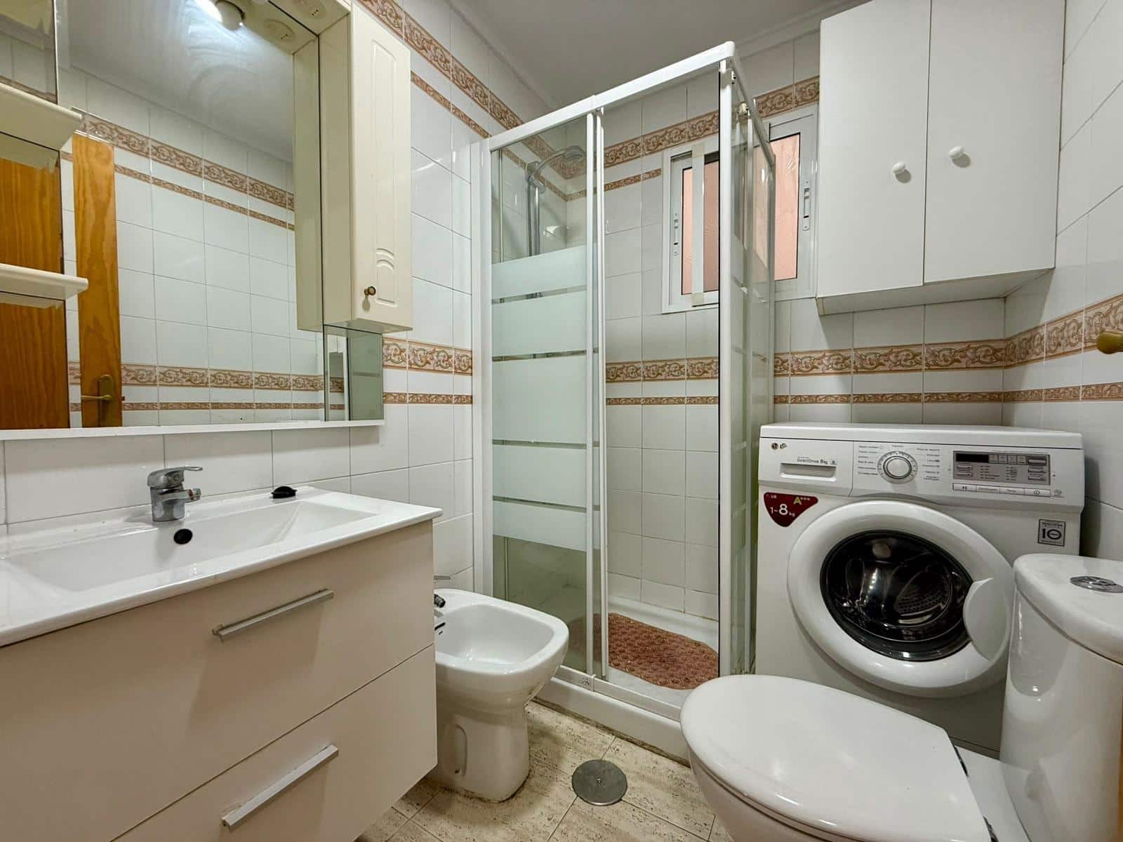 Apartamento de 2 habitaciones en Torrevieja en venta con piscina - 140.000 € (Ref: 10118384)